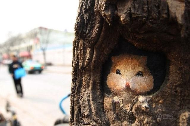 Картины на деревьях создает художница из Китая