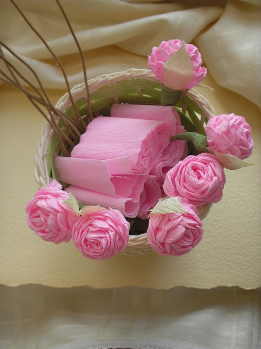 Цветы из бумажных салфеток - «Вот букет уже готов!» МК: цветы из бумажных салфеток