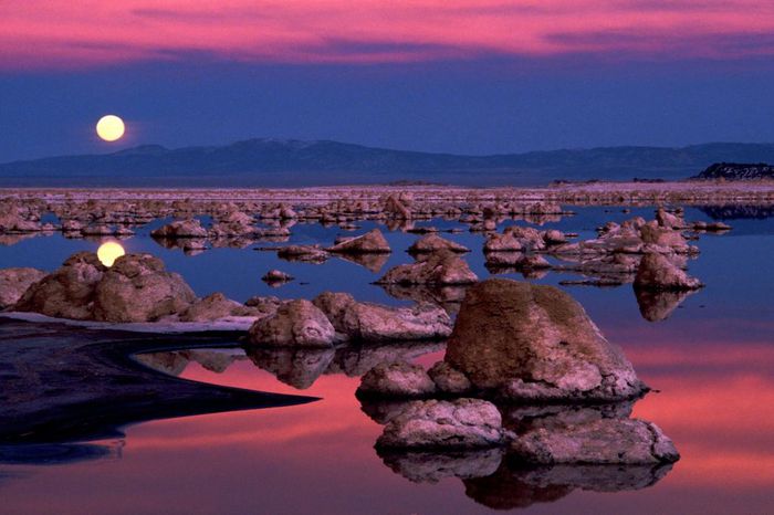 1377241728_monolake8 (700x466, 50Kb)