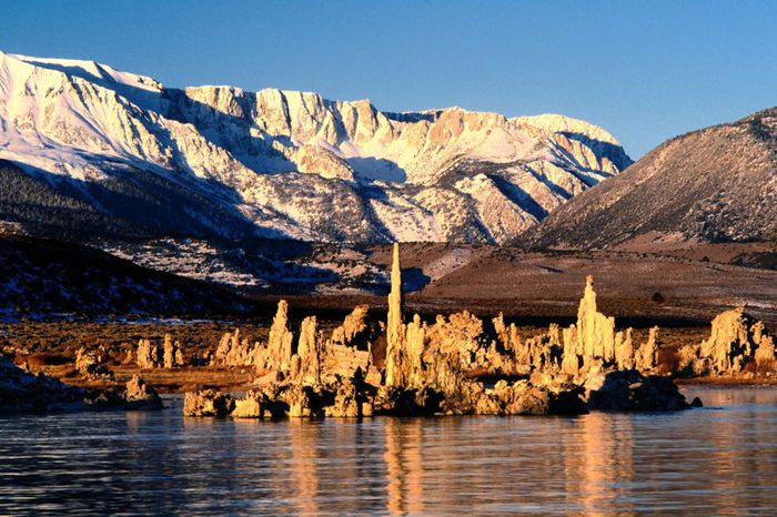 1377241849_monolake10 (700x466, 90Kb)