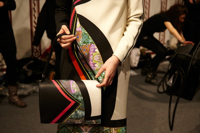 etro-rtw-fw2013-candid-12_151504597689.jpg_carousel_parties (700x466, 296Kb)