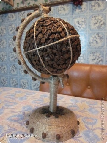 Глобус из кофейных зёрен