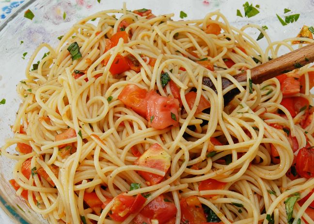Spagetti s zharenymi tomatami i pertsem (648x462, 83Kb)