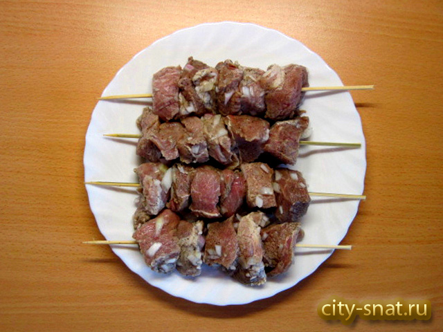 4_kebab_of_pork_in_a_culinary_sleeve (640x480, 121Kb)