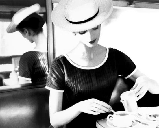 Lillian Bassman - Carmen having tea (550x443, 30Kb)