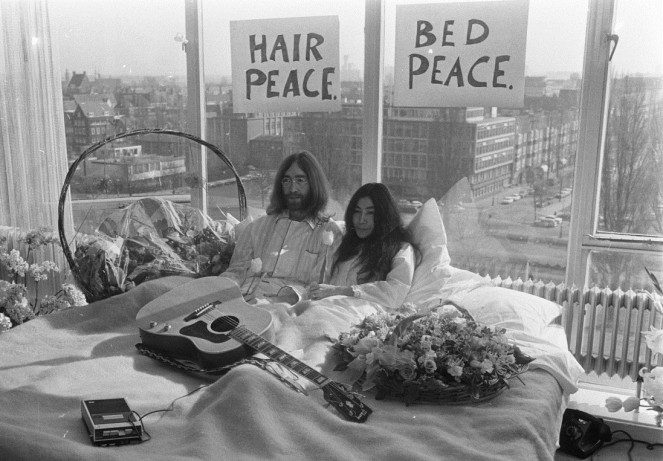 Bed-In_for_Peace_Amsterdam_1969_-_John_Lennon__Yoko_Ono_17-663x461 (663x461, 87Kb)