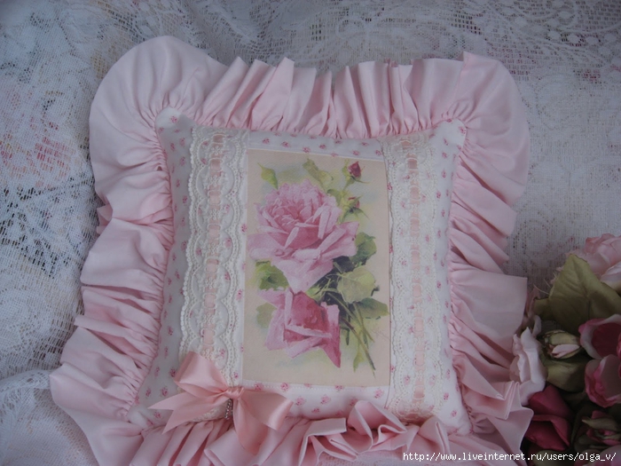 Catherine Klein Rose pillow 001 (700x525, 275Kb)