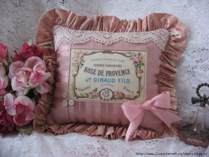 French Parfum rose pillow 001 (700x525, 303Kb)