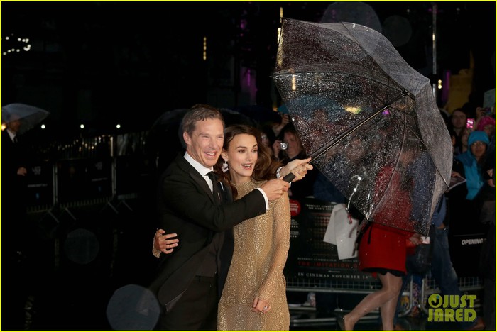 keira-knightley-benedict-cumberbatch-cant-contain-their-laughter-imitation-game-01 (700x468, 75Kb)