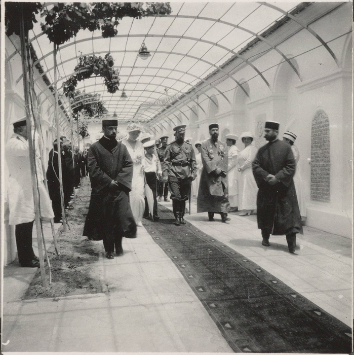 Николай Второй посещает крымско-караимскую кенассу (синагогу) в Евпатории в 1916 годуXXLjpg (699x700, 555Kb)