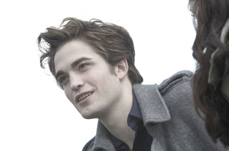 1612-robert-pattinson-5lg (450x297, 32Kb)