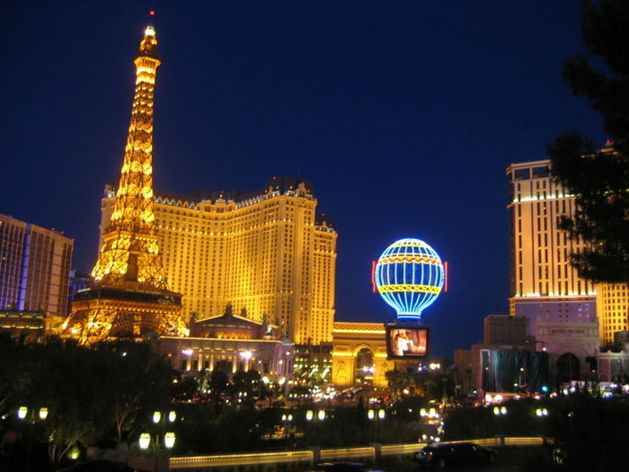 800px-Las_Vegas_Paris12 (700x525, 66Kb)