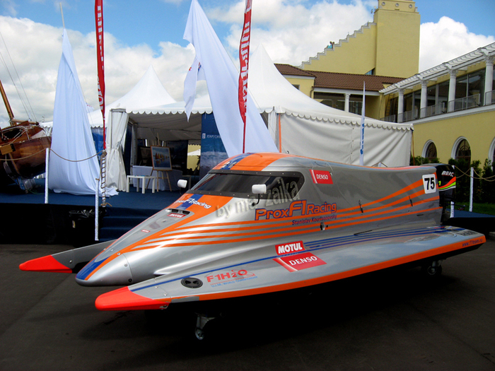 Болид F1 H20