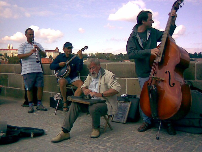 Джазбанд на Карловом мосту в Праге