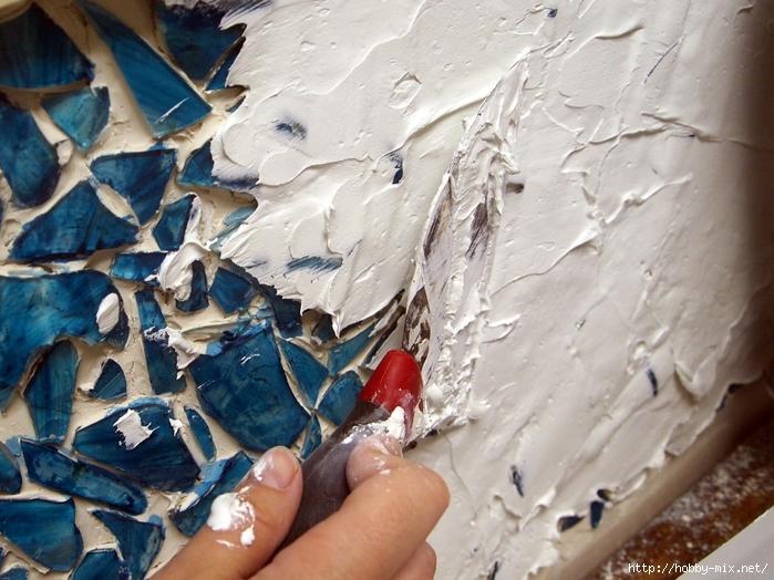 Grouting your Mason Jar Mosaic Backsplash! {Sawdust and Embryos}[4] (700x524, 307Kb)