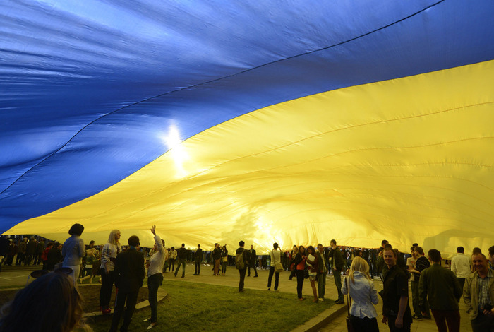 Ukraine-Largest-Flag (700x470, 105Kb)
