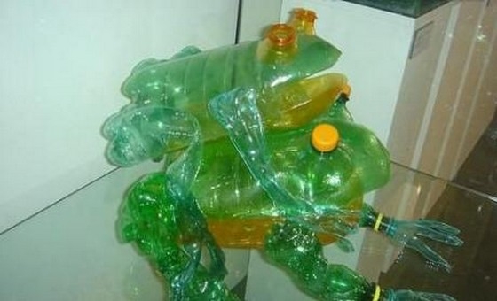 sculptures-made-of-plastic-bottles03 (560x340, 90Kb)