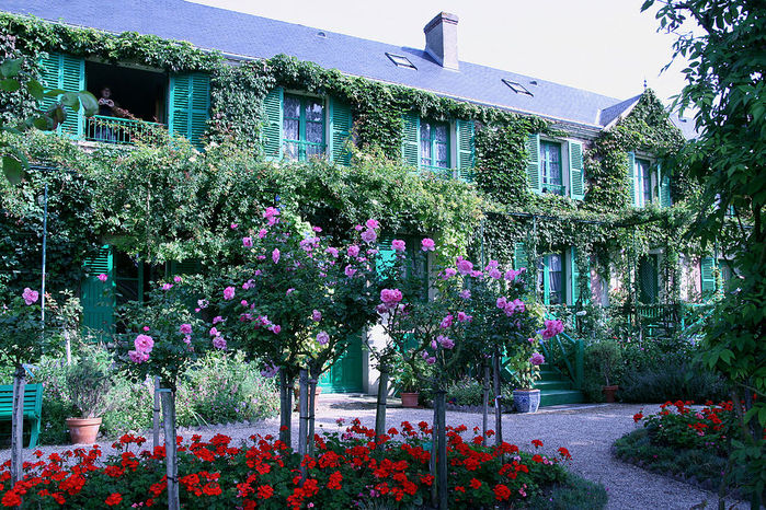 1024px-Giverny_-_Maison_Monet_3 (700x466, 173Kb)