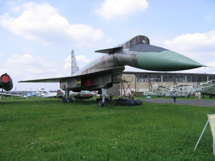 Sukhoi_T-4_(Monino_museum) (700x525, 268Kb)