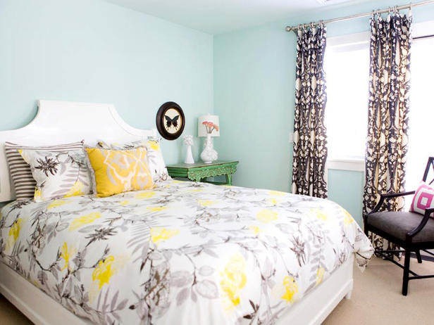 DP_valencich-blue-bedroom-floral-bedspread_s4x3_lg (616x462, 170Kb)
