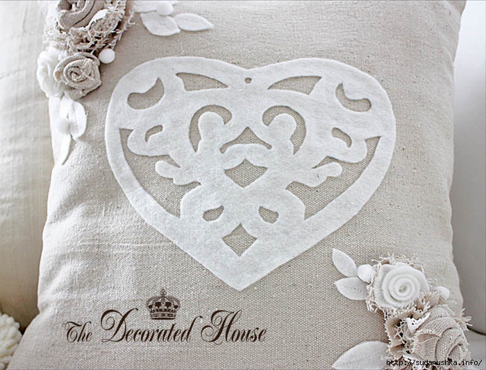 The Decorated House Valentines Day Pillow Heart Cut Out (700x534, 314Kb)