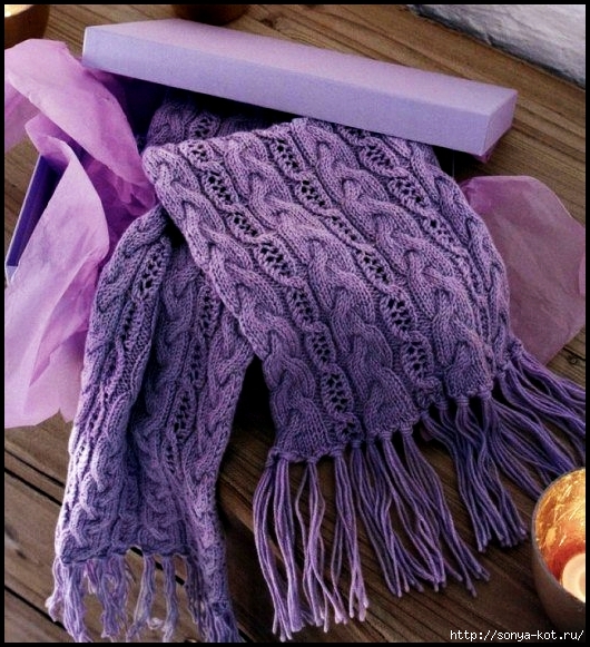 Красивый вязаный шарф спицами с аранами