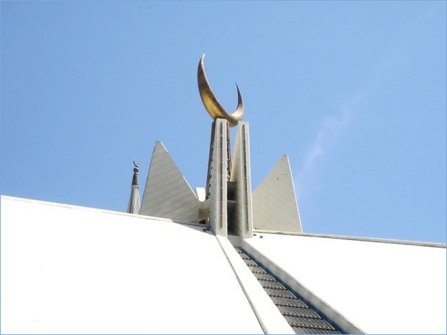 5-shah-faisal-mosque-crescent (650x487, 62Kb)