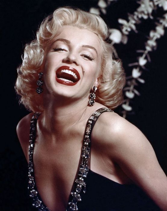 Marilyn Monroe fans (554x700, 53Kb)