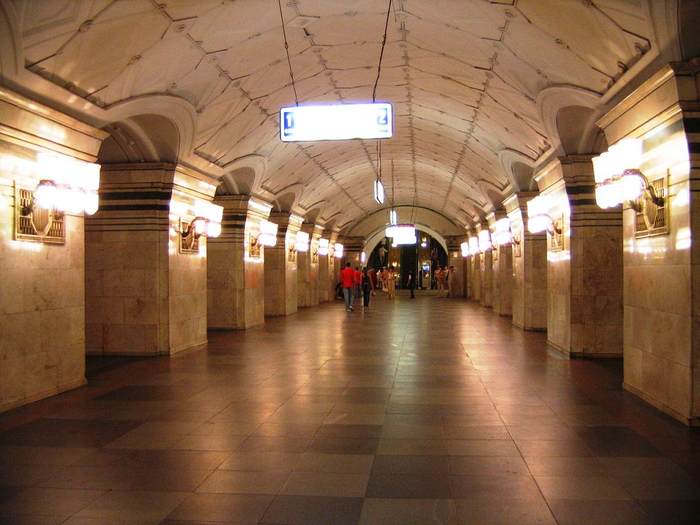 Sportivnaya_subway_Moscow_3 (700x525, 405Kb)
