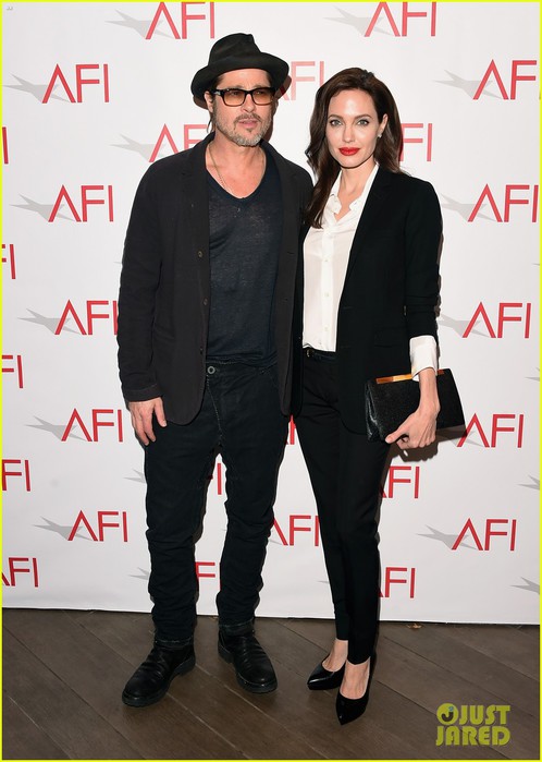 angelina-jolie-honors-unbroken-at-afi-awards-with-brad-pitt-03 (498x700, 75Kb)