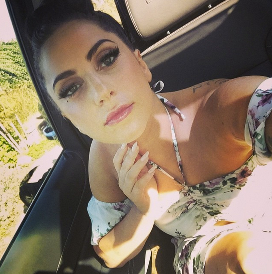 Lady Gaga﻿ in role of Carmen (543x546, 484Kb)