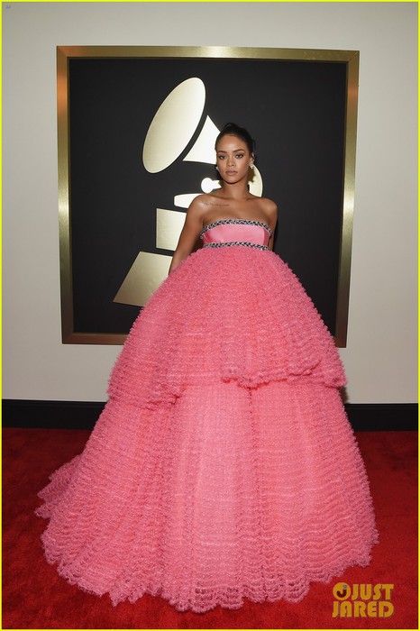 rihanna-grammys-2015-red-carpet-09 (466x700, 75Kb)