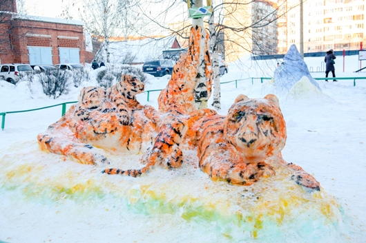 Снеговие-тигры2 (530x353, 281Kb)