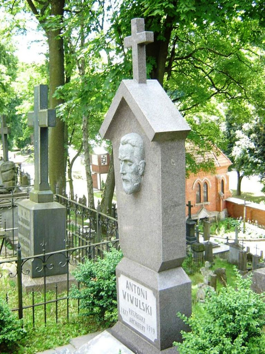 Tomb_of_Antanas_Vivulskis_in_Vilnius_Rasos_cemetery (525x700, 500Kb)