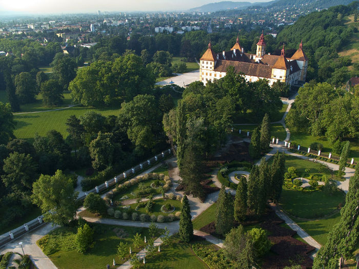 Eggenberg_Schloss_Planetengarten_01 (700x525, 116Kb)