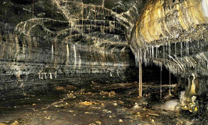 Канал Manjanggul является крупной системой природных пещер острова Чеджу. (700x420, 410Kb)