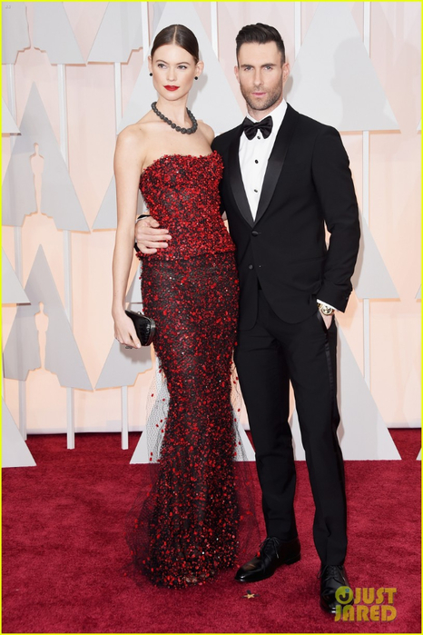 adam-levine-behati-prinsloo-oscars-2015-red-carpet-02 (466x700, 335Kb)