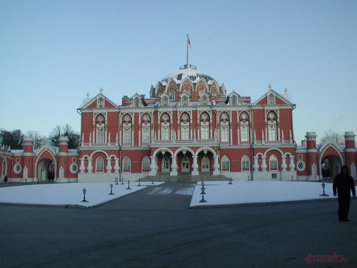 Петровский путевой дворец карта