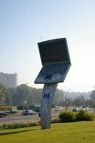 Памятник в виде компьютера