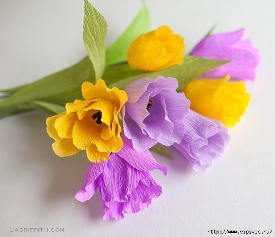 Яркие весенние тюльпаны из креповой бумаги1 (560x483, 118Kb)