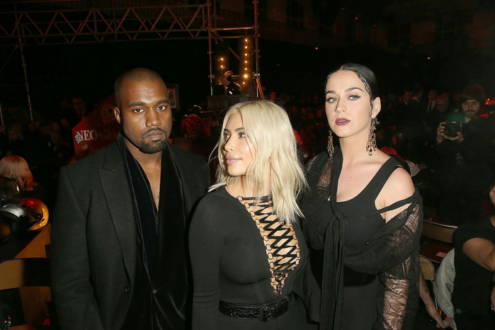 Kim-Kardashian-Katy-Perry-Paris-Fashion-Week-Ptos (700x466, 305Kb)