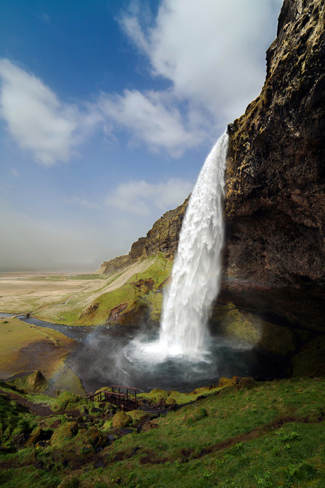 Seljalandsfoss-waterfall-in-Iceland-3 (466x700, 108Kb)