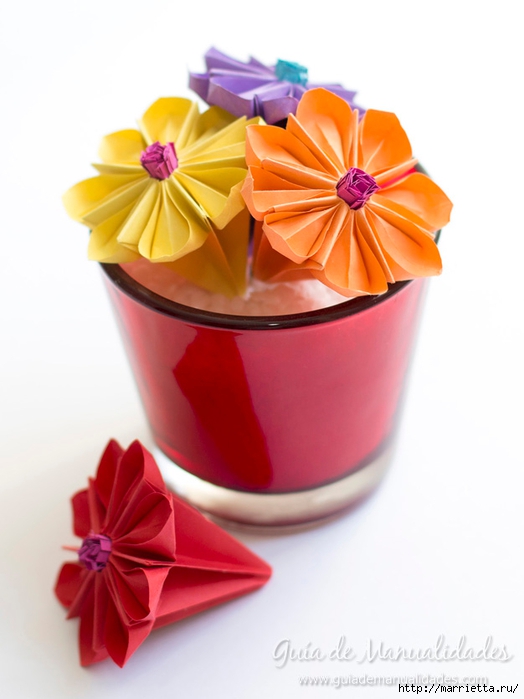 Цветок для декора помещений из бумаги тишью
