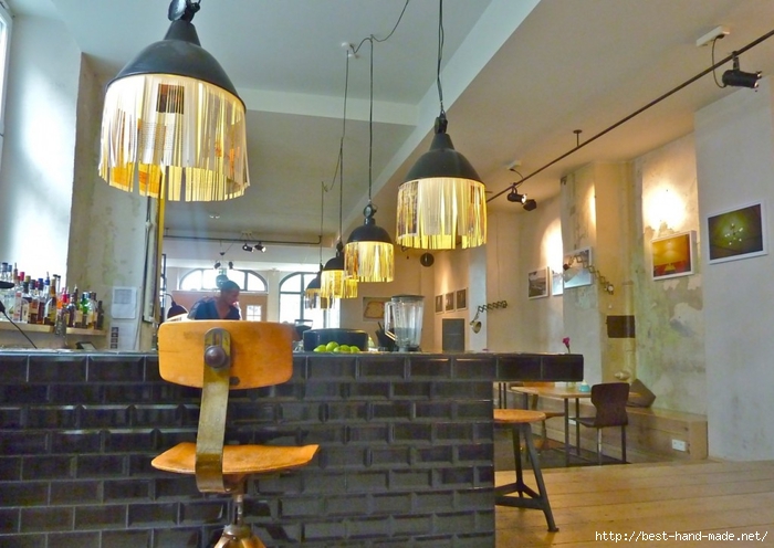 office-design-awesome-diy-lighting-ideas-creative-lighting-ideas-diy-diy-lighting-ideas-apartment-with-hanging-pendant-lamp-track-lamp-bar-table-barstool-brick-bar-design-1306x927-creative-hanging-l-1024x726 (700x496, 242Kb)