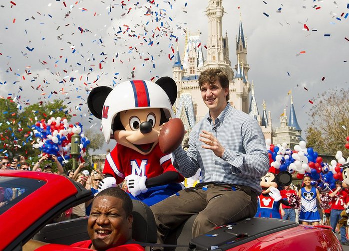 eli-manning-disneyjpg-02589cf1e2ea5f6b (700x504, 110Kb)