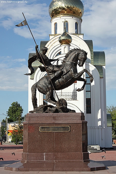 Памятник георгию победоносцу во владикавказе фото