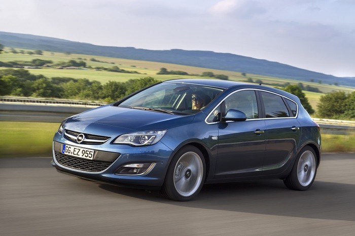 Opel Astra немного уступает Гольфу, но также будет дарить удовольствие владельцу Opel Astra немного уступает Гольфу, но также будет дарить удовольствие владельцу