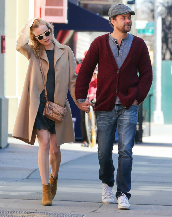 Diane-Kruger-Joshua-Jackson-held-hands-NYC-Saturday (554x700, 420Kb)