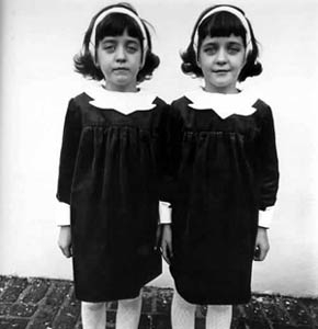 diana-arbus-twins (290x300, 32Kb)