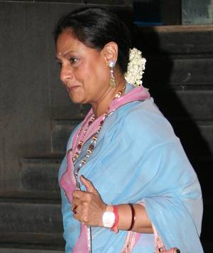 http://img1.liveinternet.ru/images/attach/c/0/33/826/33826463_jaya_bachchan_002_300x356.jpg